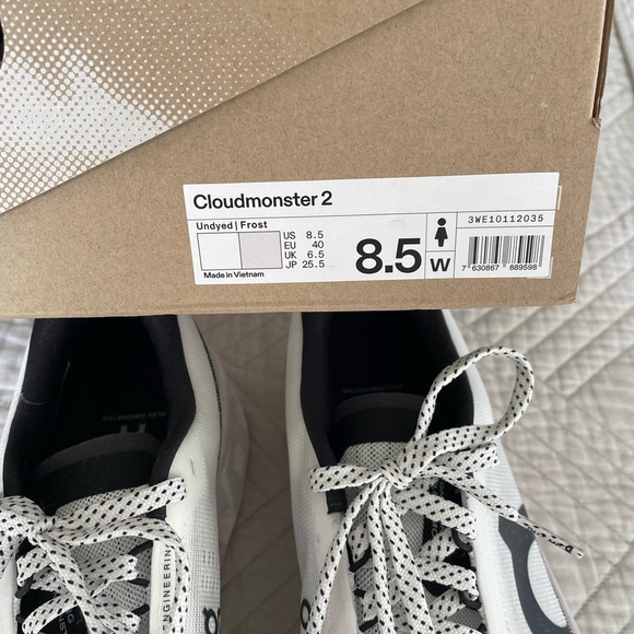 On Cloudmonster 2 women’s size 8.5 - Picture 3 of 3